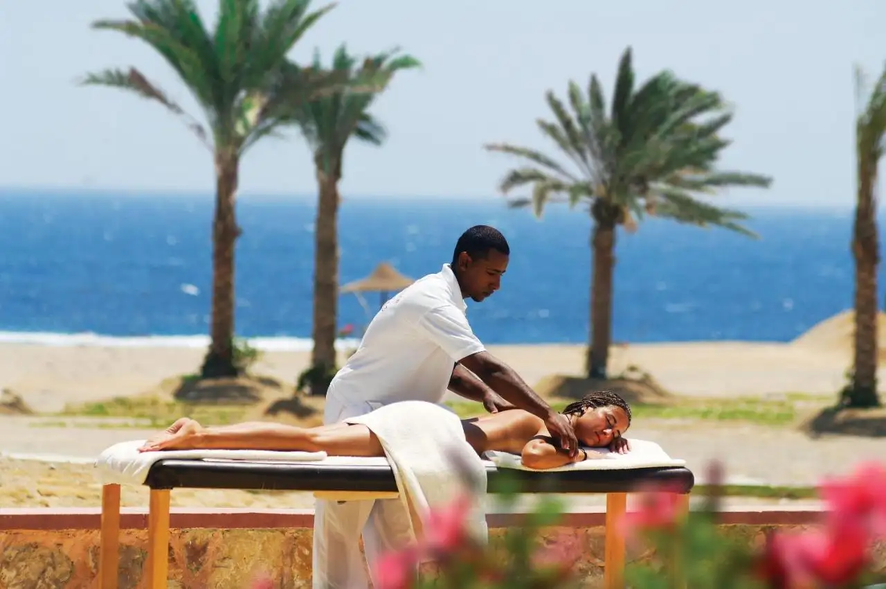 Bliss Nada Beach Resort in Marsa Alam een massage van het resort