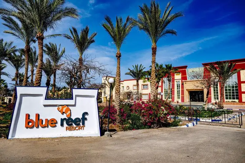 Blue Reef Resort in Marsa Alam de hoofdingang van het resort