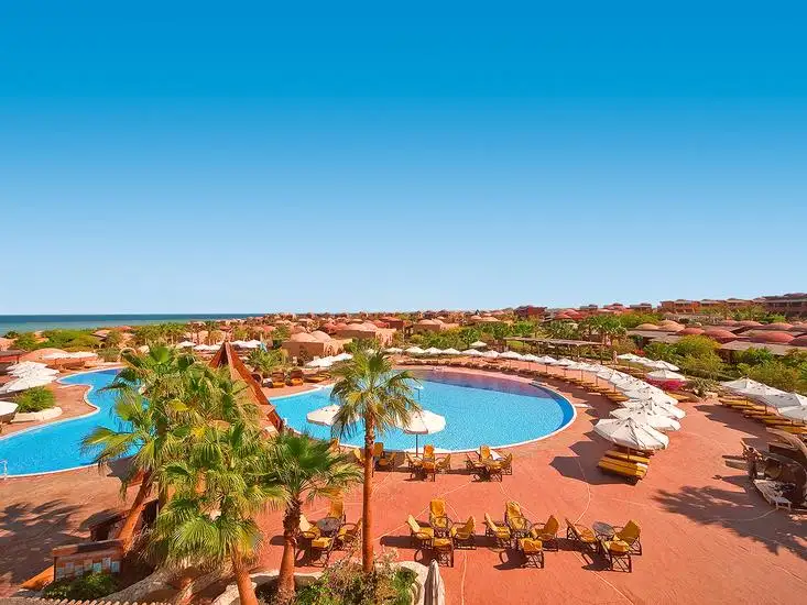 Pickalbatros Portofino Vita Resort in Marsa Alam het overzicht van het resort van een van de balkons