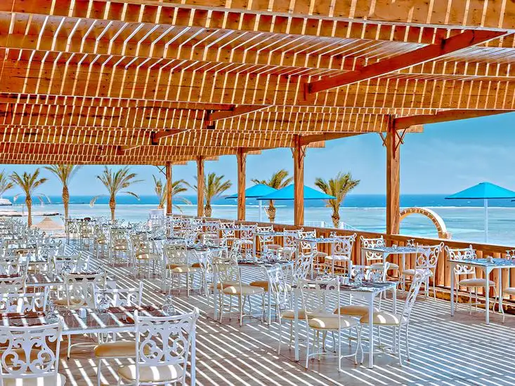 Pickalbatros Portofino Vita Resort in Marsa Alam het restaurant met uitzicht op de zee