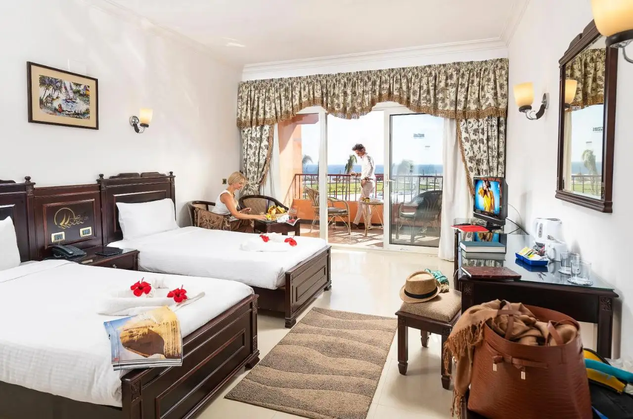 Three Corners Happy Life Beach Resort in Marsa Alam in de grote slaapkamer