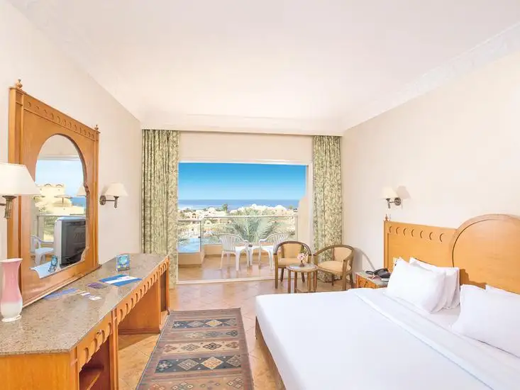 Utopia Beach Club in Marsa Alam de slaapkamer met zeezicht