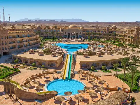 Utopia Beach Club in Marsa Alam zwembaden overzicht met glijbanen