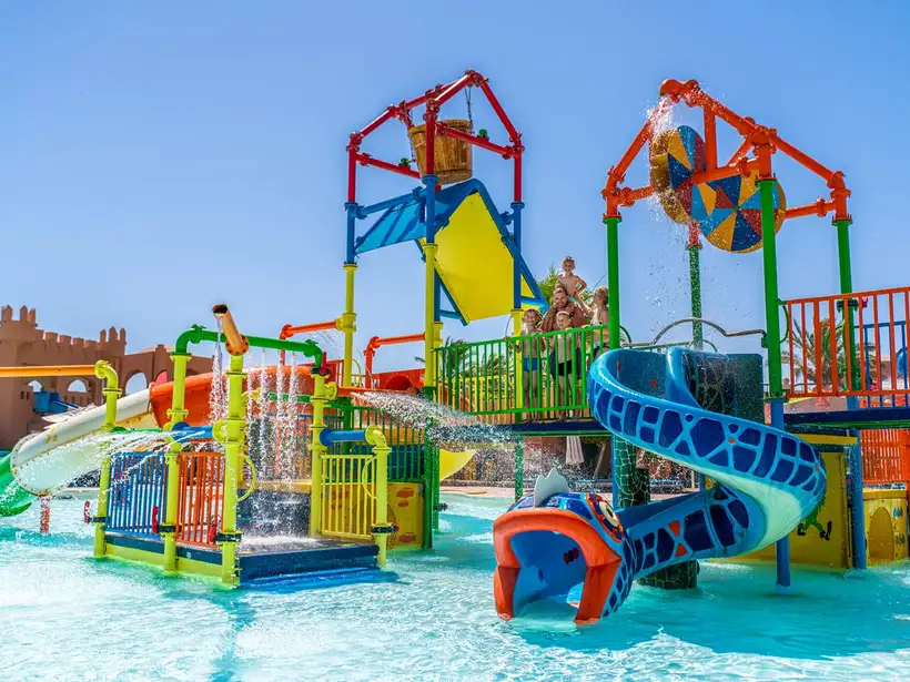 Hotel Akassia Swiss Resort in Marsa Alam een van de sprayparken van het resort voor de kids