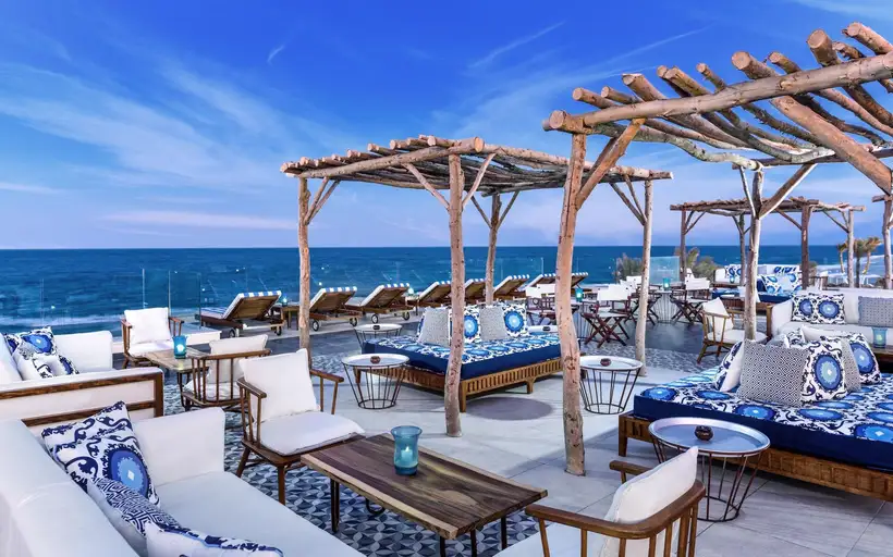 Jaz Maraya Resort in Marsa Alam het terras met uitzicht op de zee