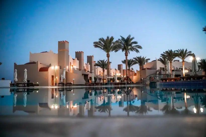 Sentido Akassia Beach in Marsa Alam bij het zwembad met zicht over het water