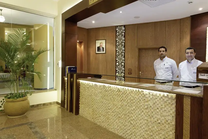Three Corners Equinox Beach Resort in Marsa Alam bij de receptie