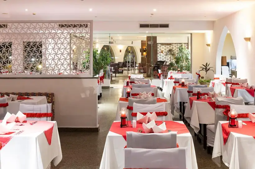 Three Corners Equinox Beach Resort in Marsa Alam het restaurant van het resort