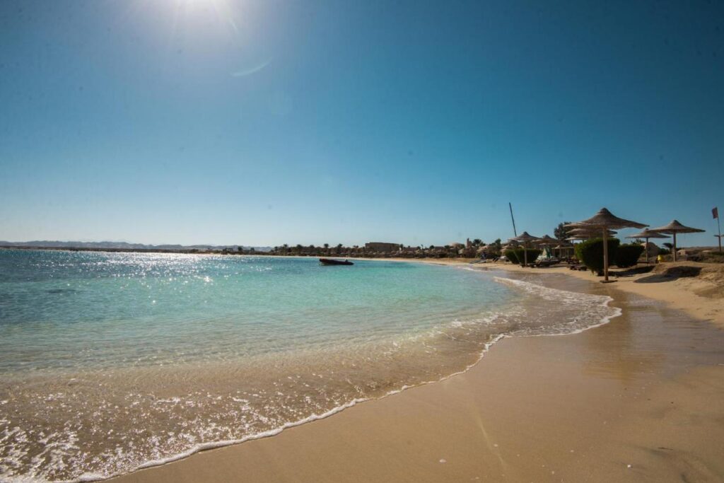 Shams Alam Beach Resort in Marsa Alam strandzicht vanaf het strand