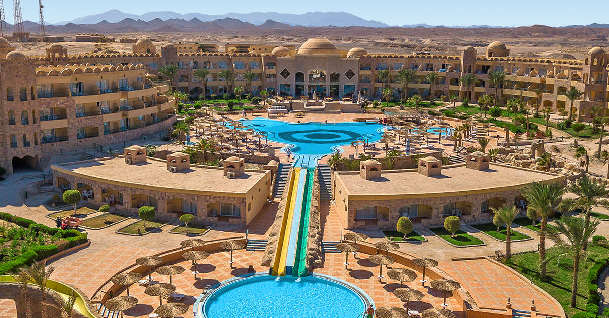 Utopia Beach Club in Marsa Alam zwembaden overzicht met glijbanen