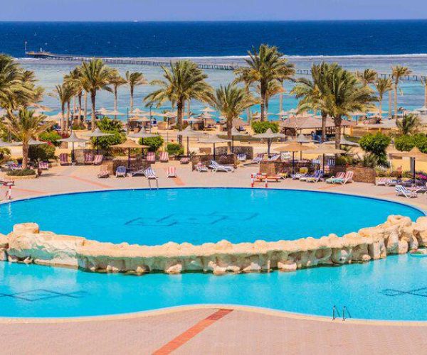 Blend Elphistone Resort in Marsa Alam de zwembaden van het resort