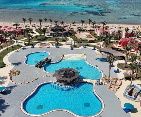 Hotelux Oriental Coast in Marsa Alam een van de zwembaden van het resort