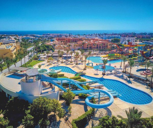 Jaz Maraya Resort in Marsa Alam het glijbanen view van het resort