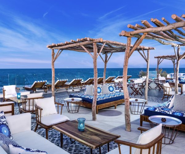 Jaz Maraya Resort in Marsa Alam het terras met uitzicht op de zee
