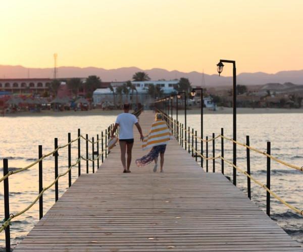 MG Alexander The Great Hotel in Marsa Alam de pier van het resort