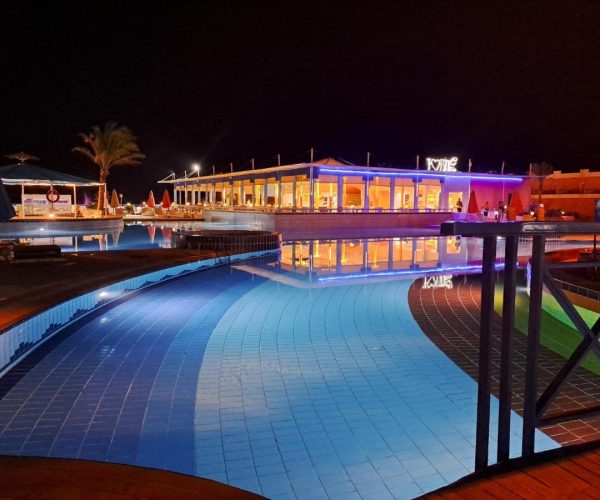 MG Alexander The Great Hotel in Marsa Alam het zwembad van het resort