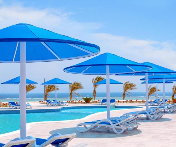 Pickalbatros Villaggio Resort Portofino in Marsa Alam bij het zwembad
