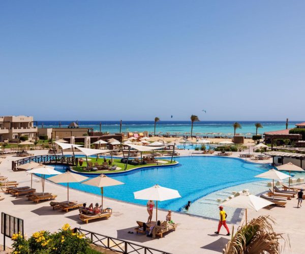 True Beach Resort in Marsa Alam bij de zwembaden van het resort